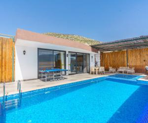 Villa Aktuğ | Kalkan Yeşilköy Korunaklı Havuzlu Kiralık Villa