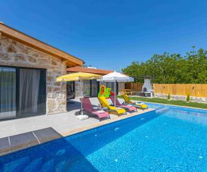 Villa Desiderio: Kalkan Sarıbelen Jakuzili, Korunaklı Balayı & Aile Villası (4 Kişilik)